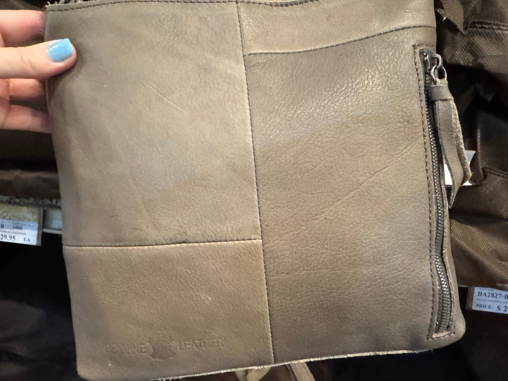 BA2827 Bottom Zipper Tooled Cowhide Purse