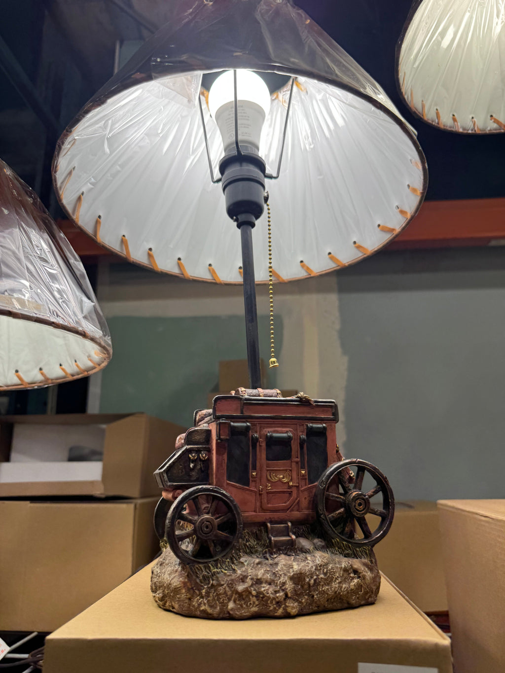 RA7461 Red Stagecoach Wagon Lamp