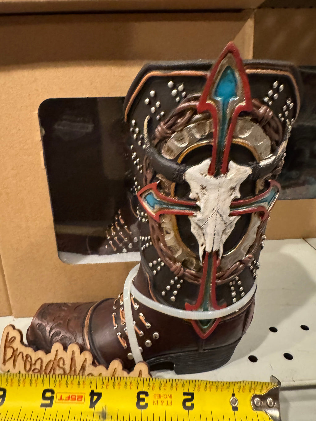 RA7361 Cowskull Arrow Boot Vase