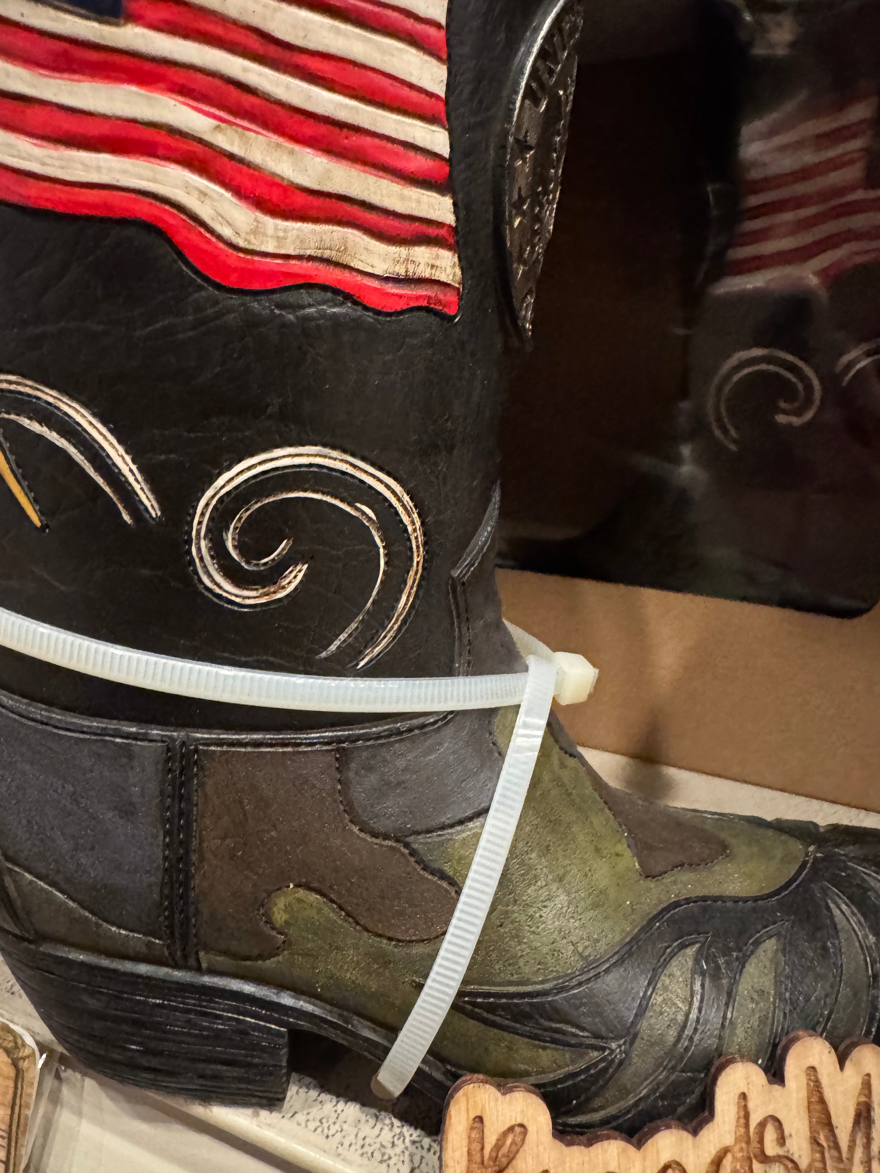 RA7146 US Army Flag Camo Boot Vase