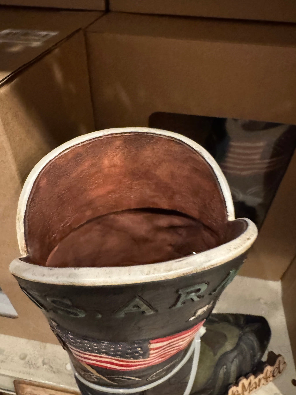 RA7146 US Army Flag Camo Boot Vase