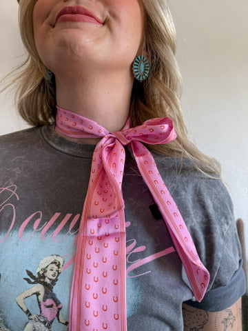 BUBBLEGUM HORSESHOE TWILLY