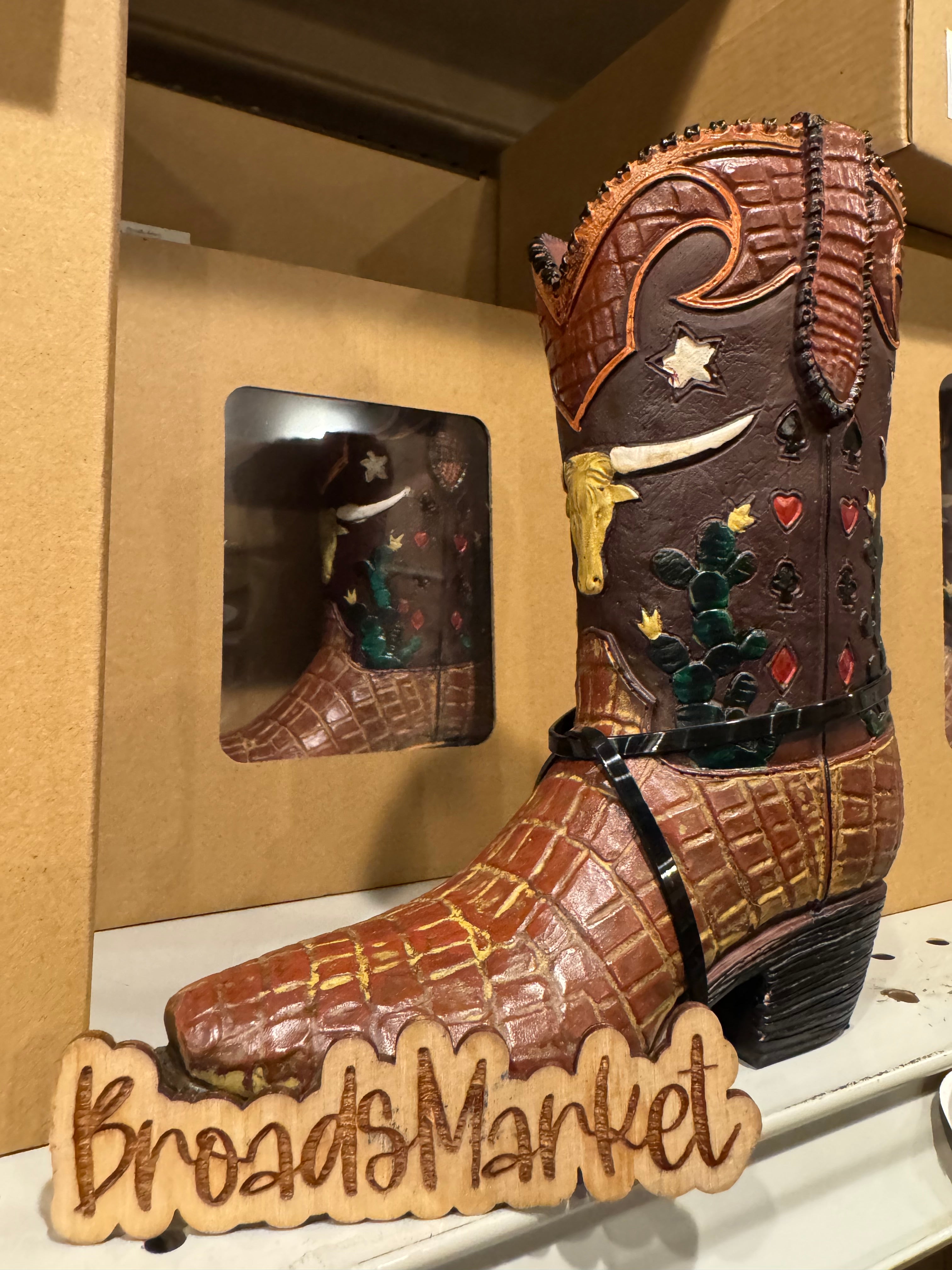 RA7155 Cowskull Crocodile Boot Vase