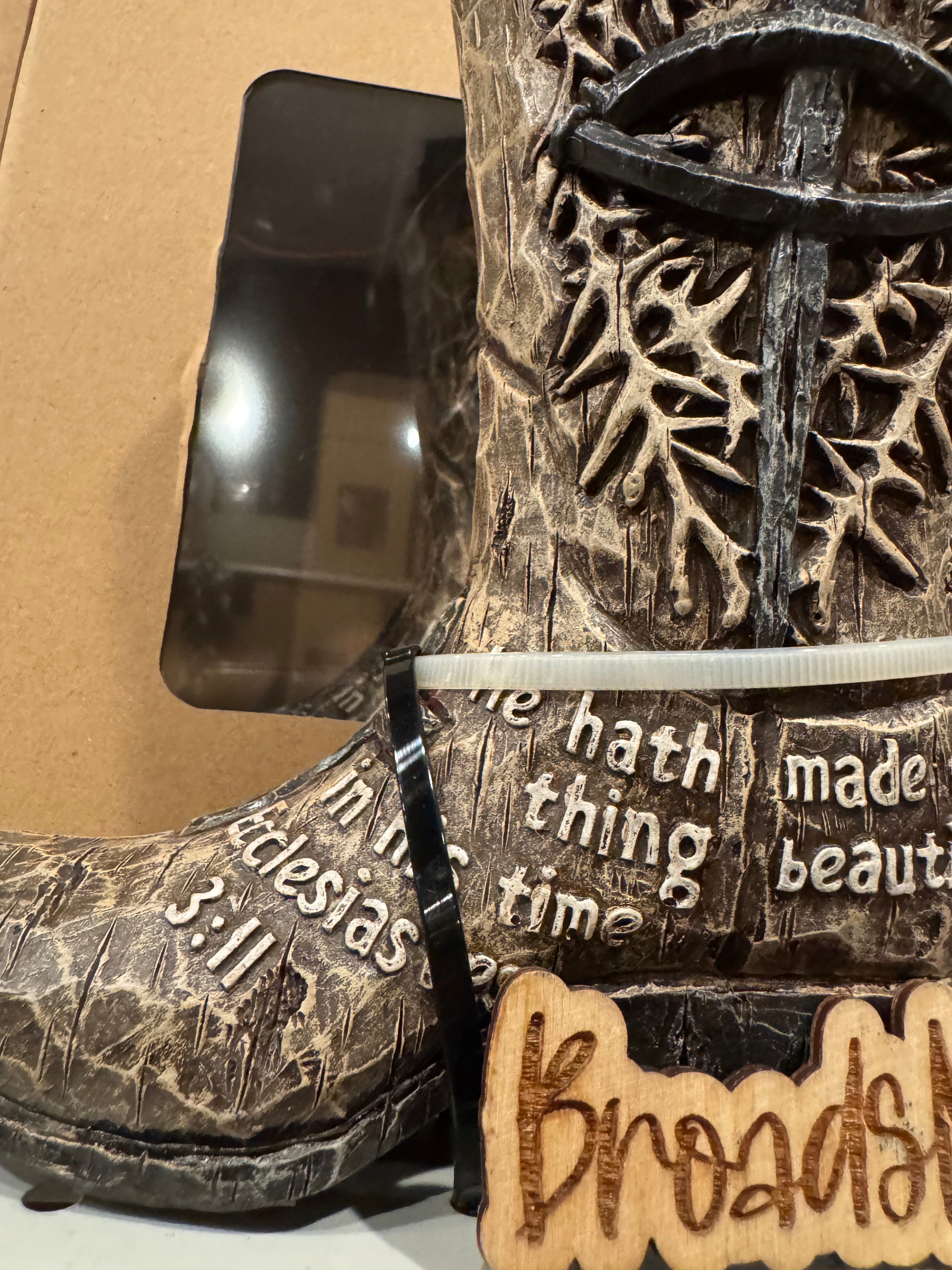 RA7751 Ecclesiastes Jesus Fish Boot Vase