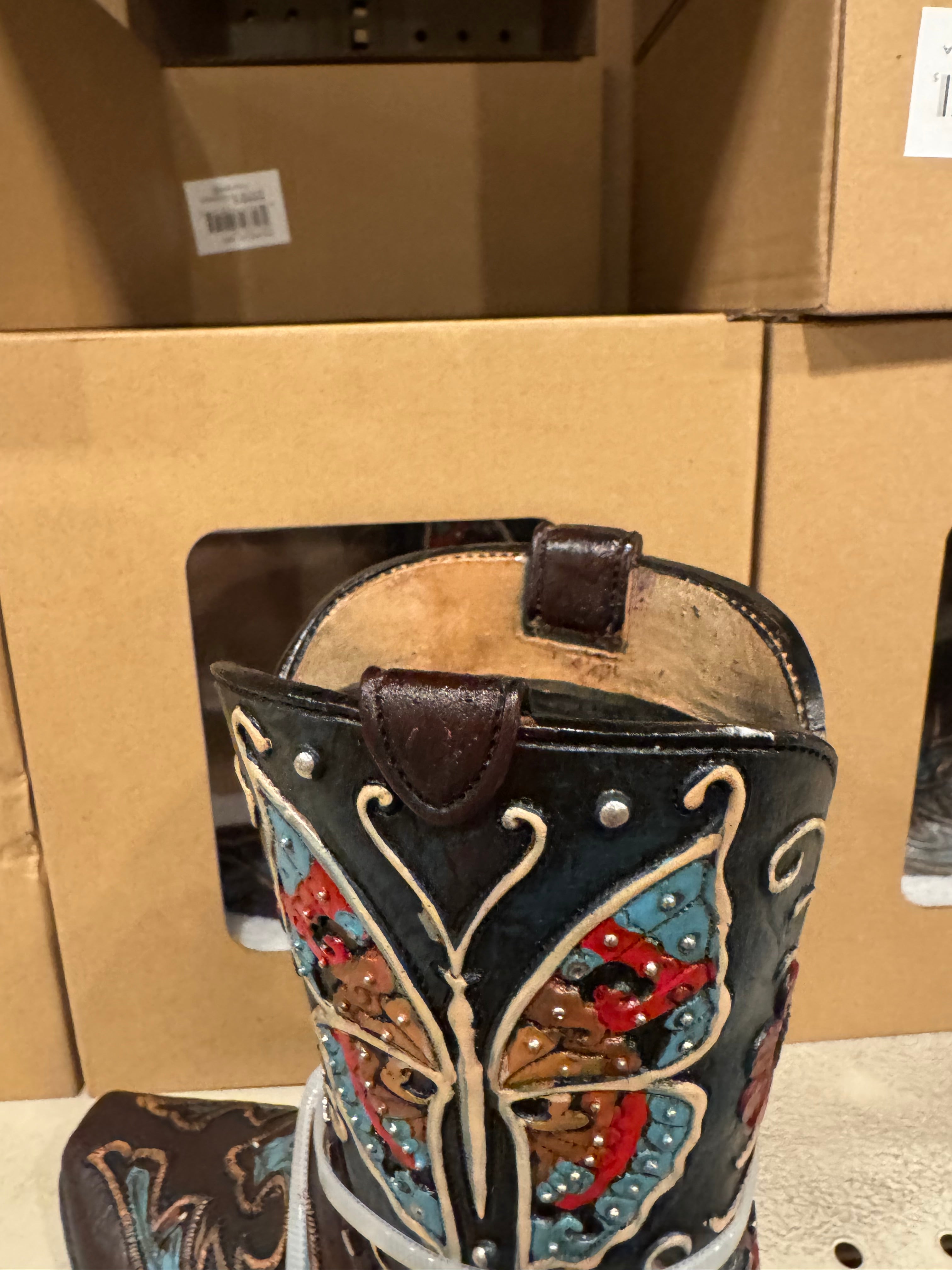 RA54012 Black Butterfly Boot Vase