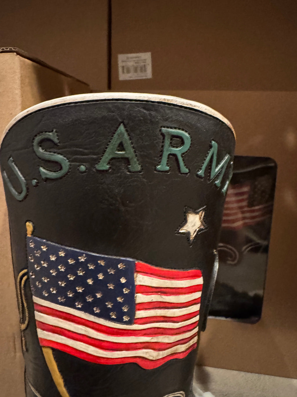 RA7146 US Army Flag Camo Boot Vase