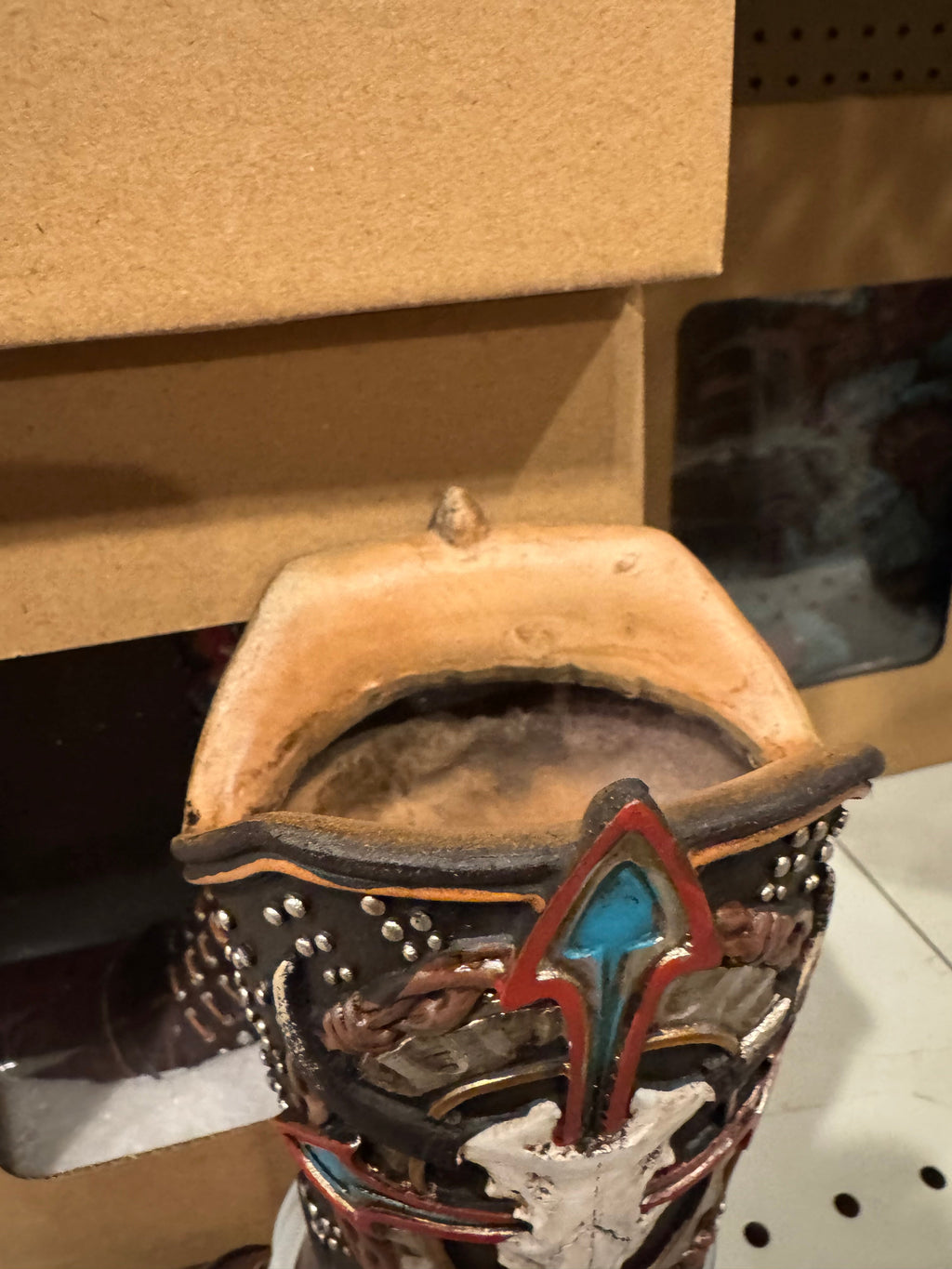 RA7361 Cowskull Arrow Boot Vase