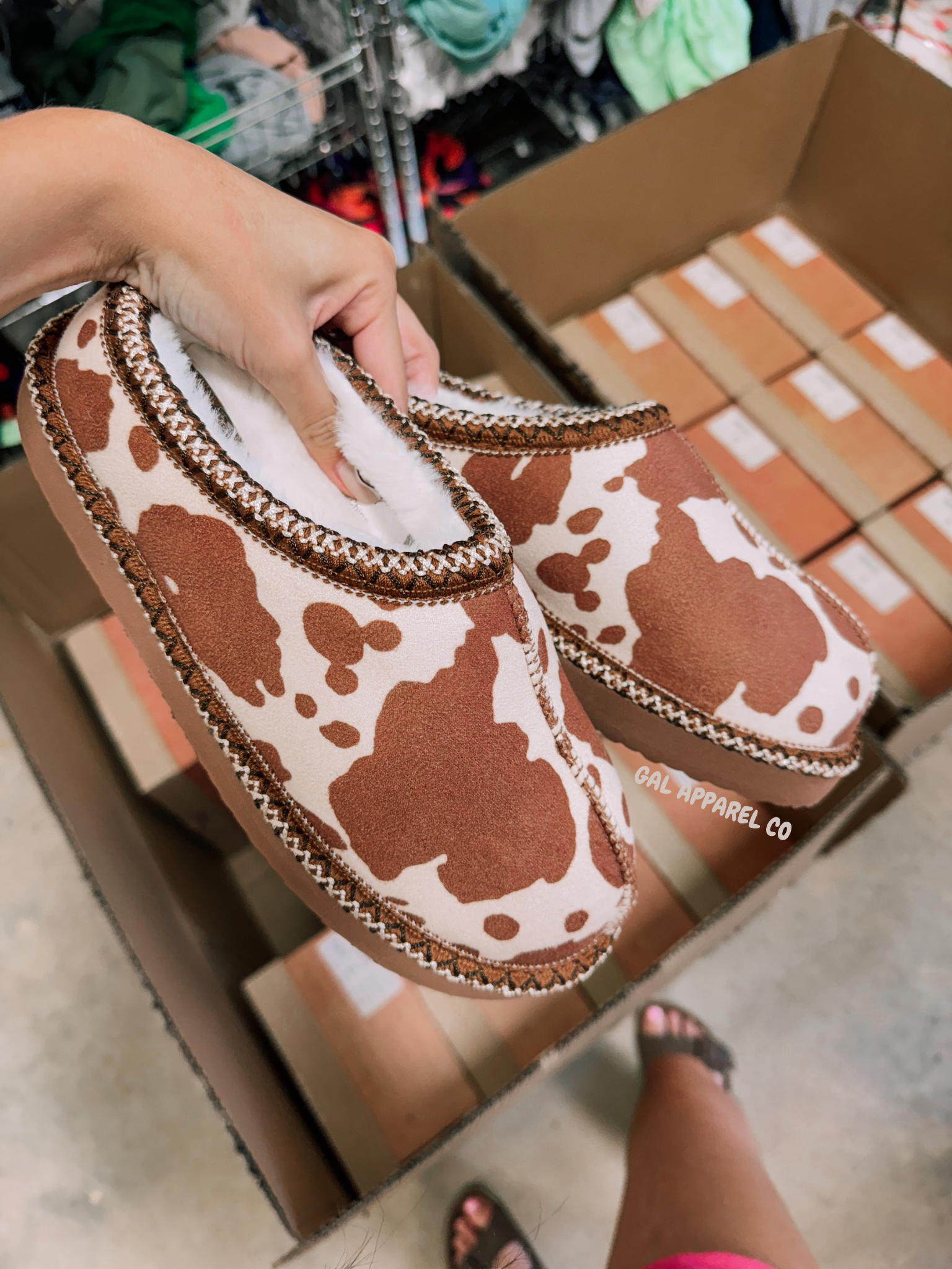 Cow print bruin slippers