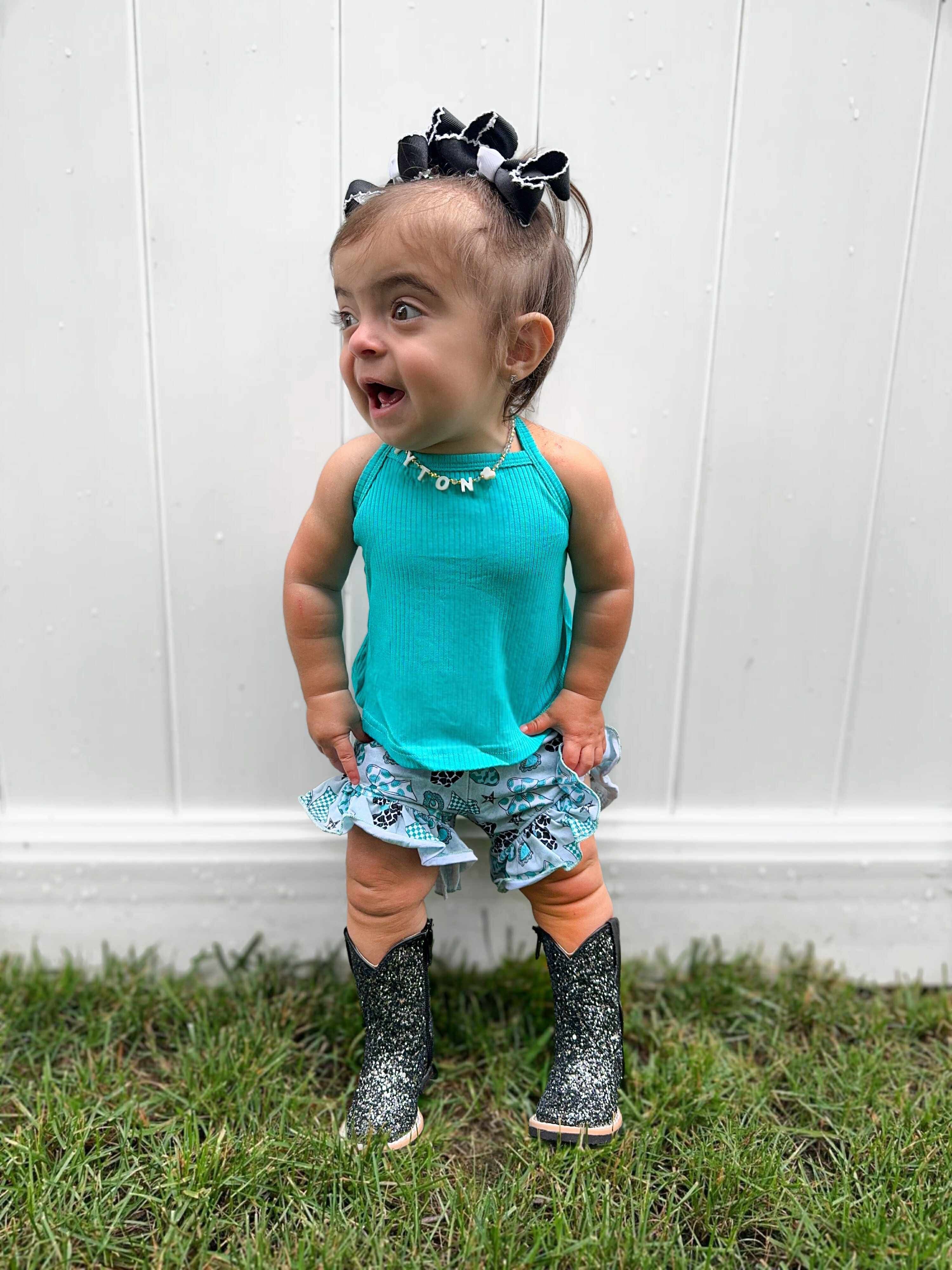 Western bow shorties