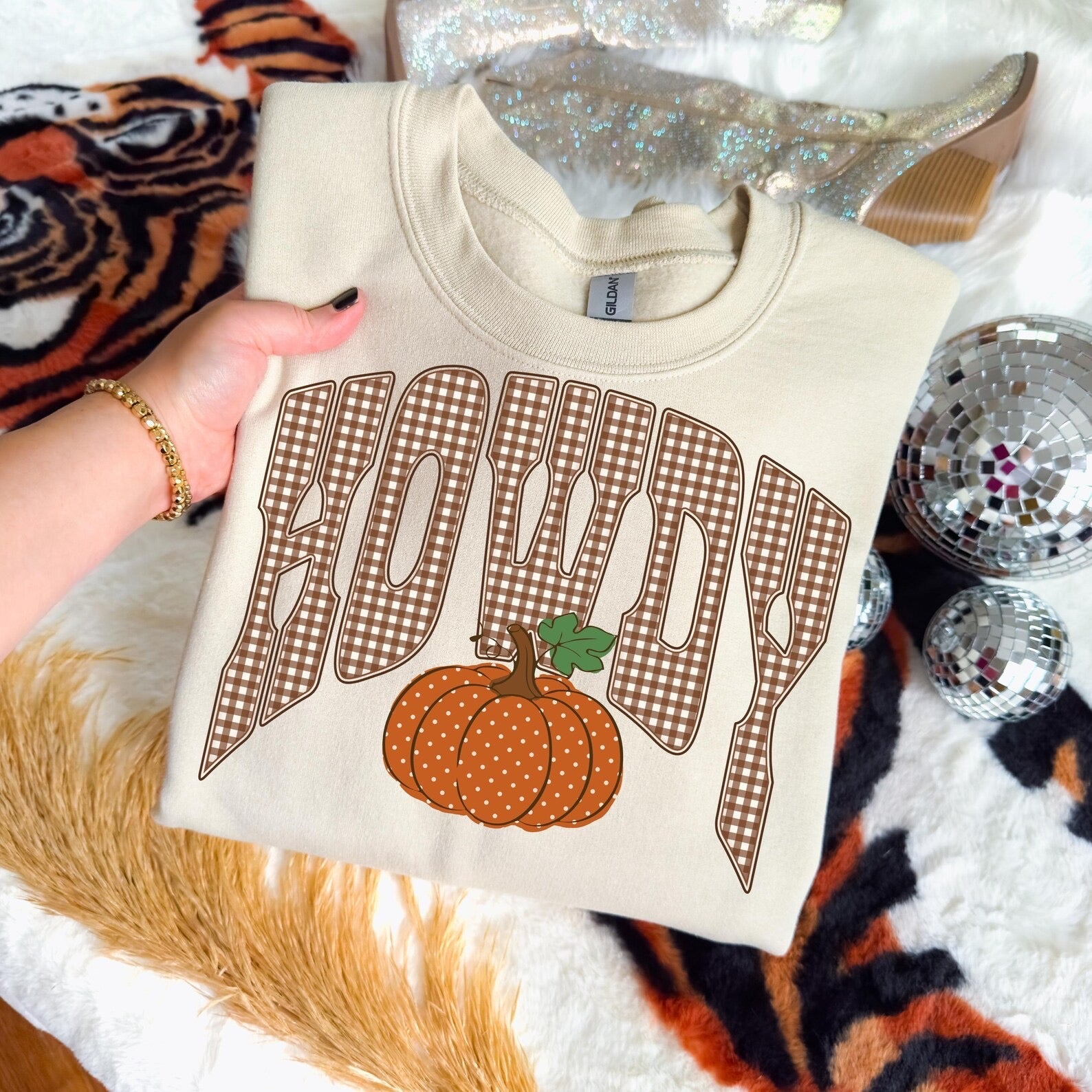 Howdy Pumpkin Graphic Tee | Fall Western Shirt | Gingham Pumpkin Comfort Colors T-Shirt