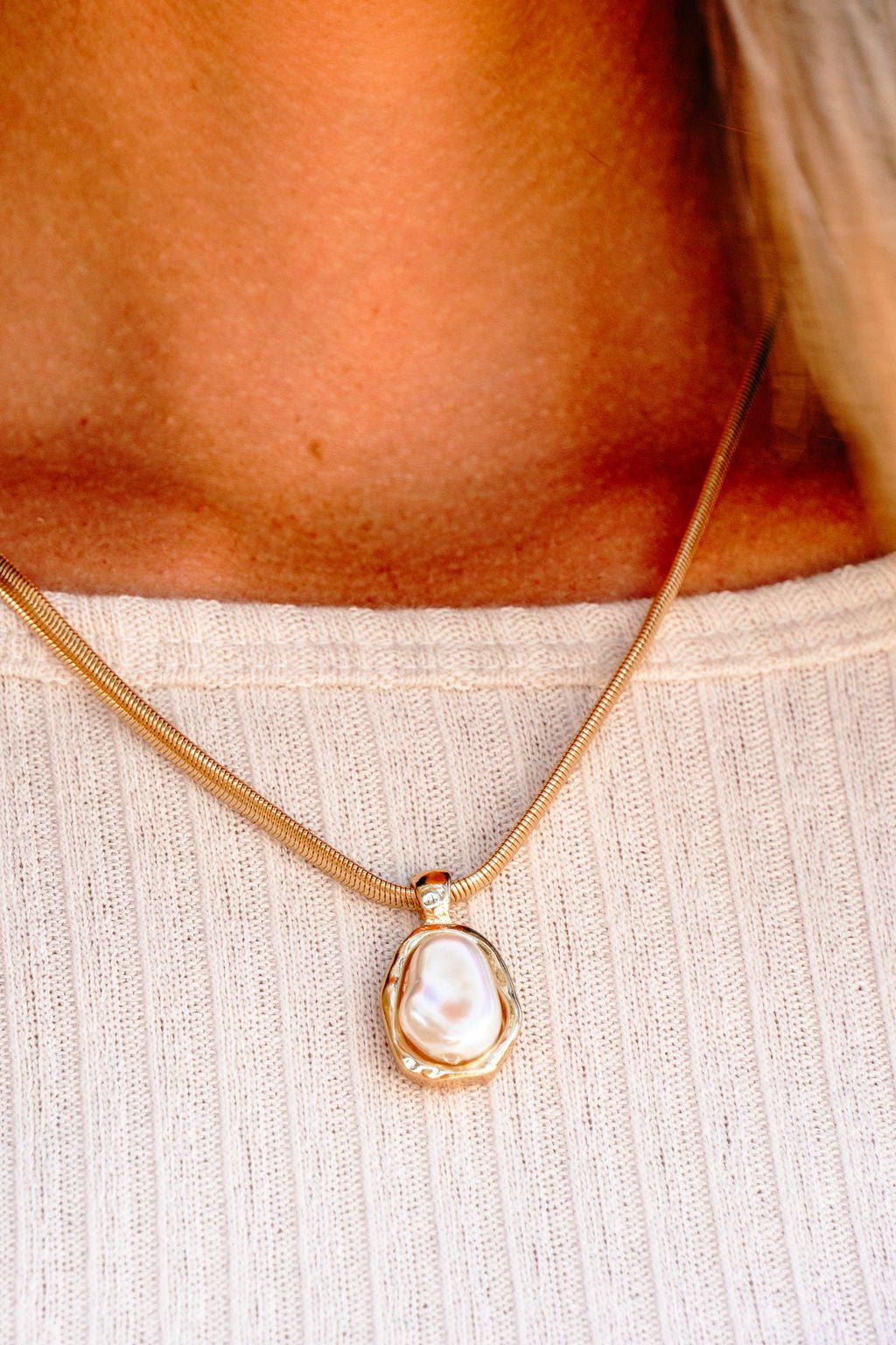 Gold Chain Pearl Pendant Necklace