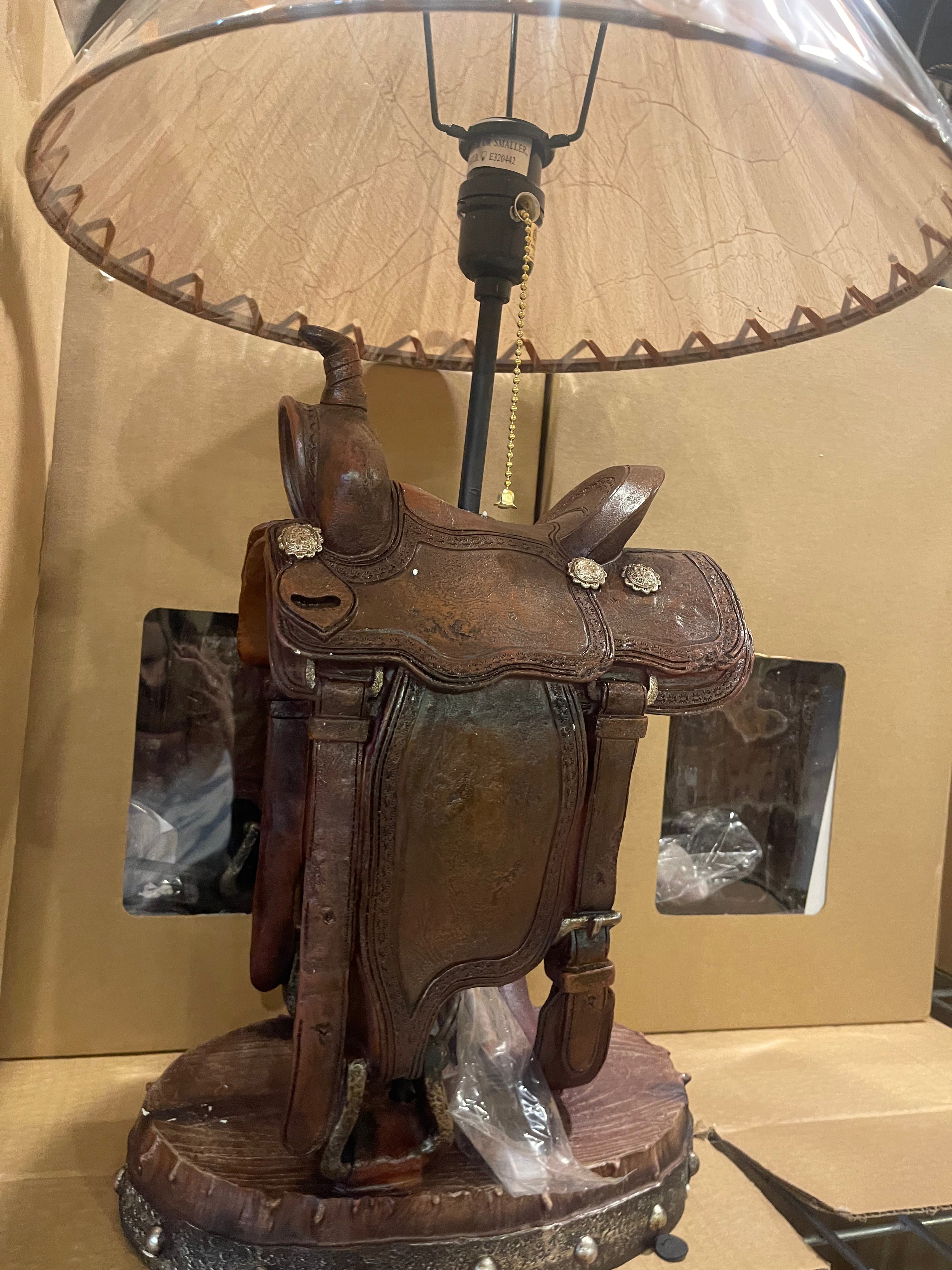 RA1405 Saddle Lamp